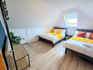 5 quartos, ferros/tábuas de passar roupa, Wi-Fi, roupa de cama