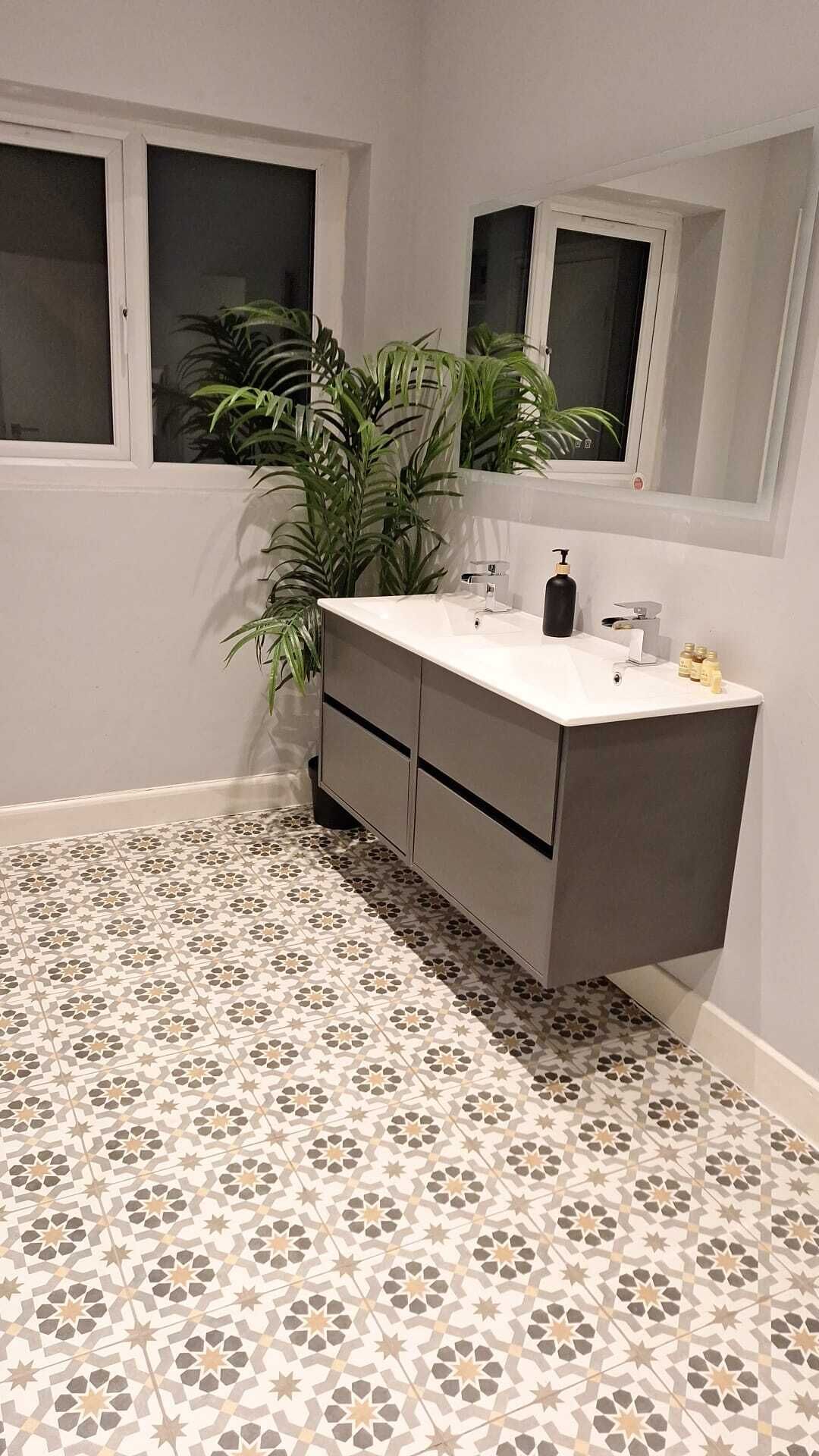 Dusche, Seife, Toilettenpapier