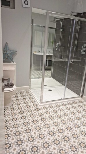 Dusche, Seife, Toilettenpapier