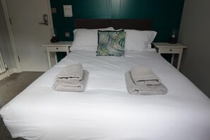 Room - Southport Stay: Modern 2 bedroom apartment. 5 mins to the beach (Southport)