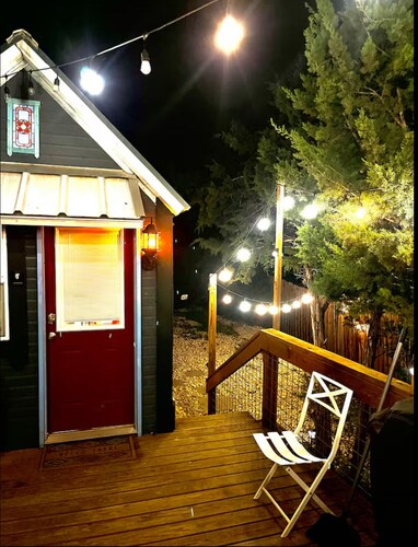 Welcoming Tiny Home with AC & Heat with Free Wi-Fi & Parking in vibrant Austin