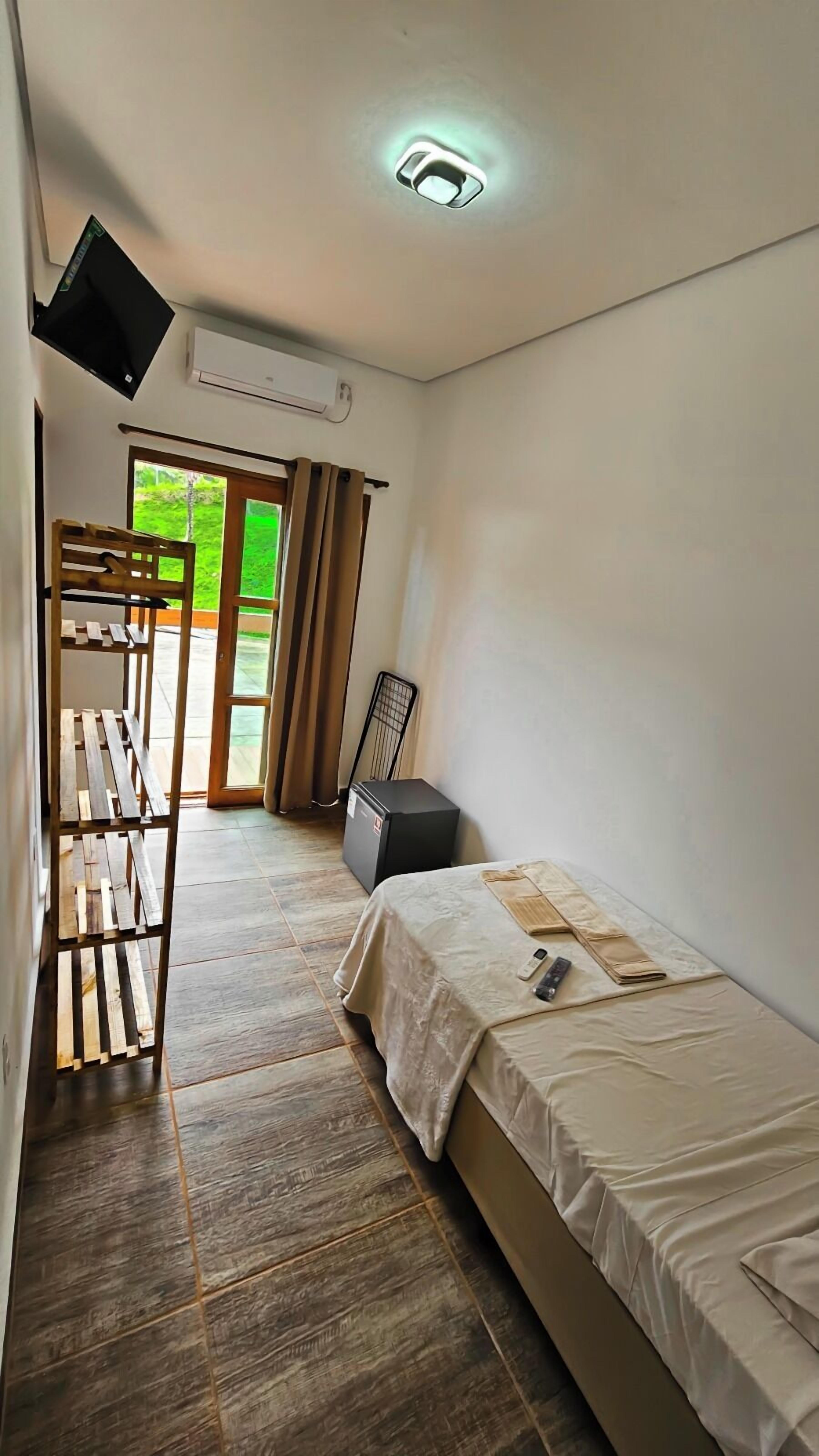 Phòng đơn tiện nghi đơn giản | Truy cập Internet không dây miễn phí, bộ trải giường 