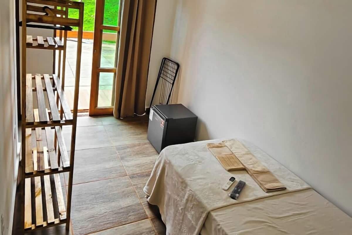 Habitación individual Confort | Wifi gratis y ropa de cama