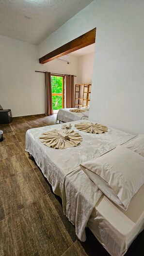 Quarto superior | Wi-Fi de cortesia, roupa de cama