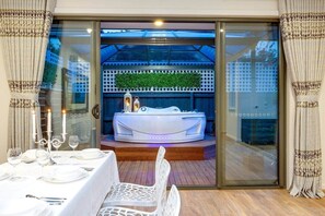 Dining - "MALIBU" House - BEACH & HOT SPRINGS - 16 guests (Capel Sound)