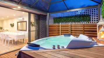 Indoor spa tub