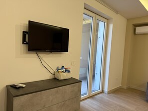 Comfort Triple Room, Patio | Free WiFi - The Villas (Scafati)