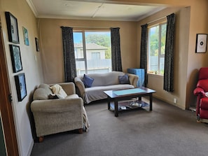 Living area - Great Home With Lots Of Space (Invercargill)