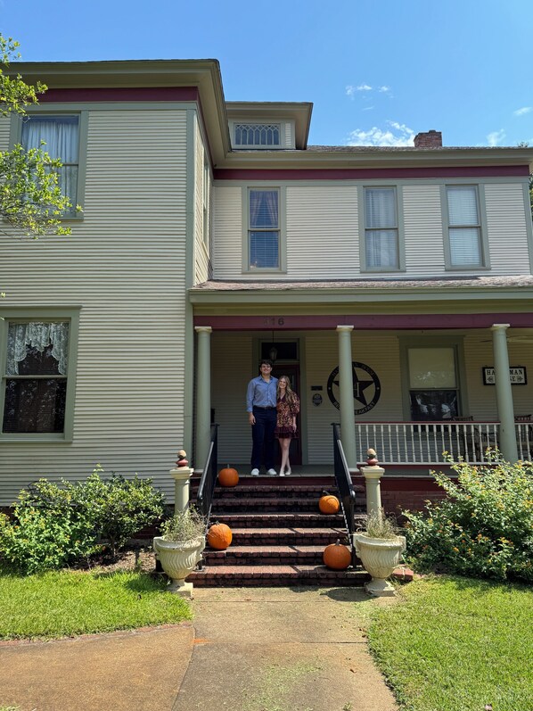 Exterior - Crockett Room - Hardeman House Bed & Breakfast (Nacogdoches)