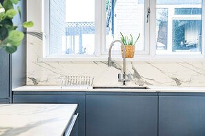 Interior - Spacious 6BR House – Ideal For Large Groups (Ilkeston)