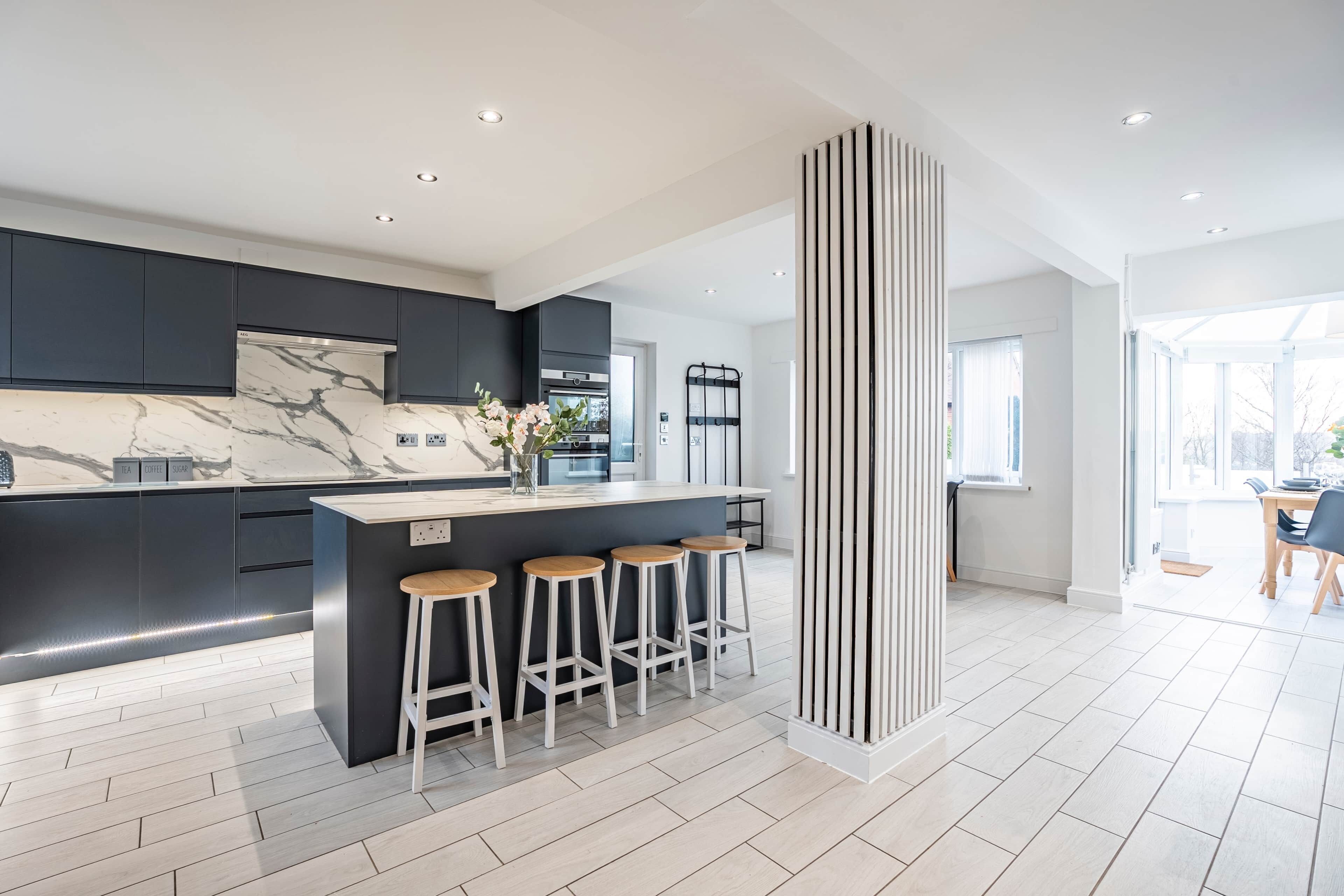 Kylskåp, mikrovågsugn, ugn och spishäll