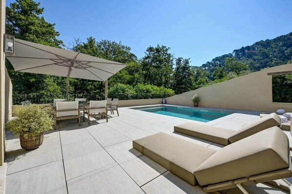 Een verwarmd zwembad