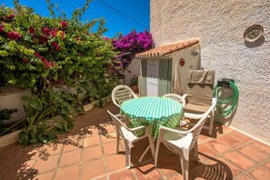 Outdoor dining - Los Pinos 2 Nerjarent, the best location in Nerja (Nerja)