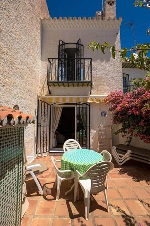 Outdoor dining - Los Pinos 2 Nerjarent, the best location in Nerja (Nerja)
