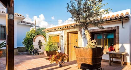 Studio Maria de Waard with pool and barbecue