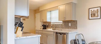 Valor Cottage - Cozy 2BR Near Ft. Knox & Elizabethtown