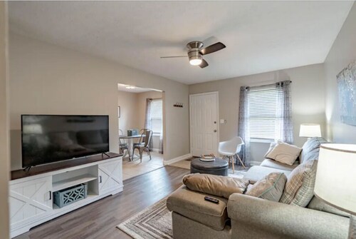 Valor Cottage - Cozy 2BR Near Ft. Knox & Elizabethtown
