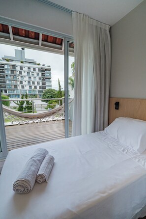 4 bedrooms, iron/ironing board, WiFi