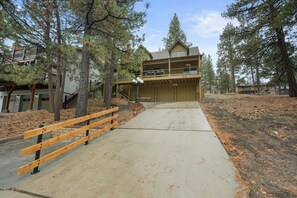 Exterior - Retro Cabin by Lake • Game Room • Walk to Village (Big Bear Lake)