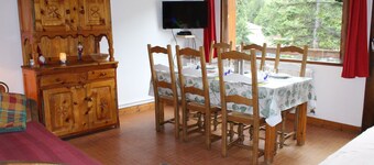6-person apartment 50 m from the slopes, ideal for enjoying the mountains