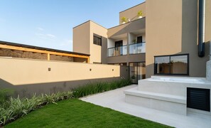 Basic Apartment | Terrace/patio - Oceano Exclusive Homes 450m Praia Campeche FNR0001 (Florianópolis)