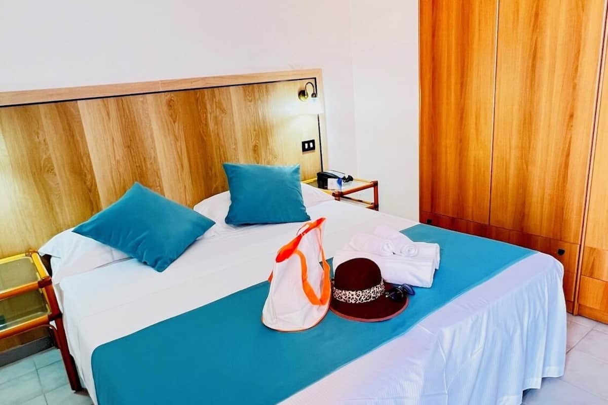 Minibar, in-room safe, desk, blackout curtains