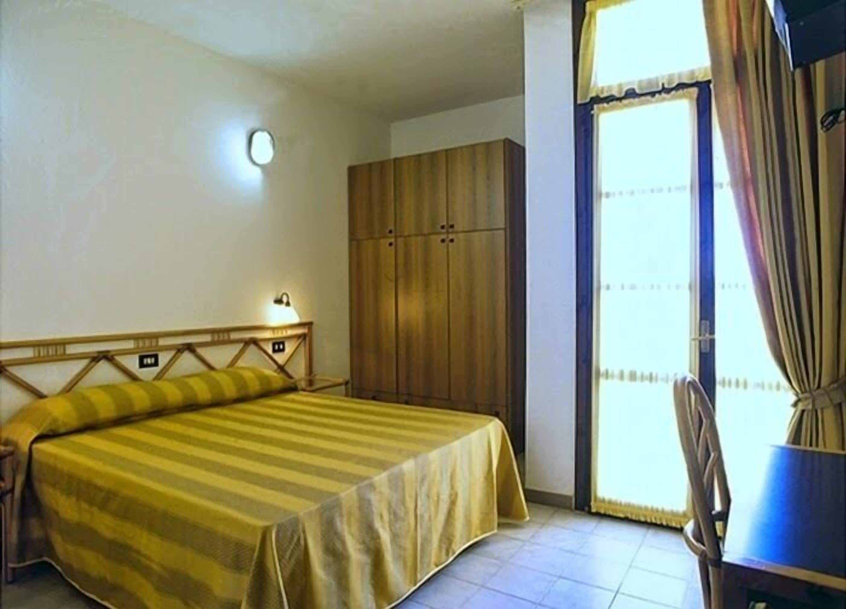 ห้องเบสิกดับเบิลหรือทวิน, ระเบียง, เห็นวิวมหาสมุทรบางส่วน | ตู้นิรภัยในห้องพัก, โต๊ะทำงาน, ผ้าม่านกันแสง, Wi-Fi ฟรี