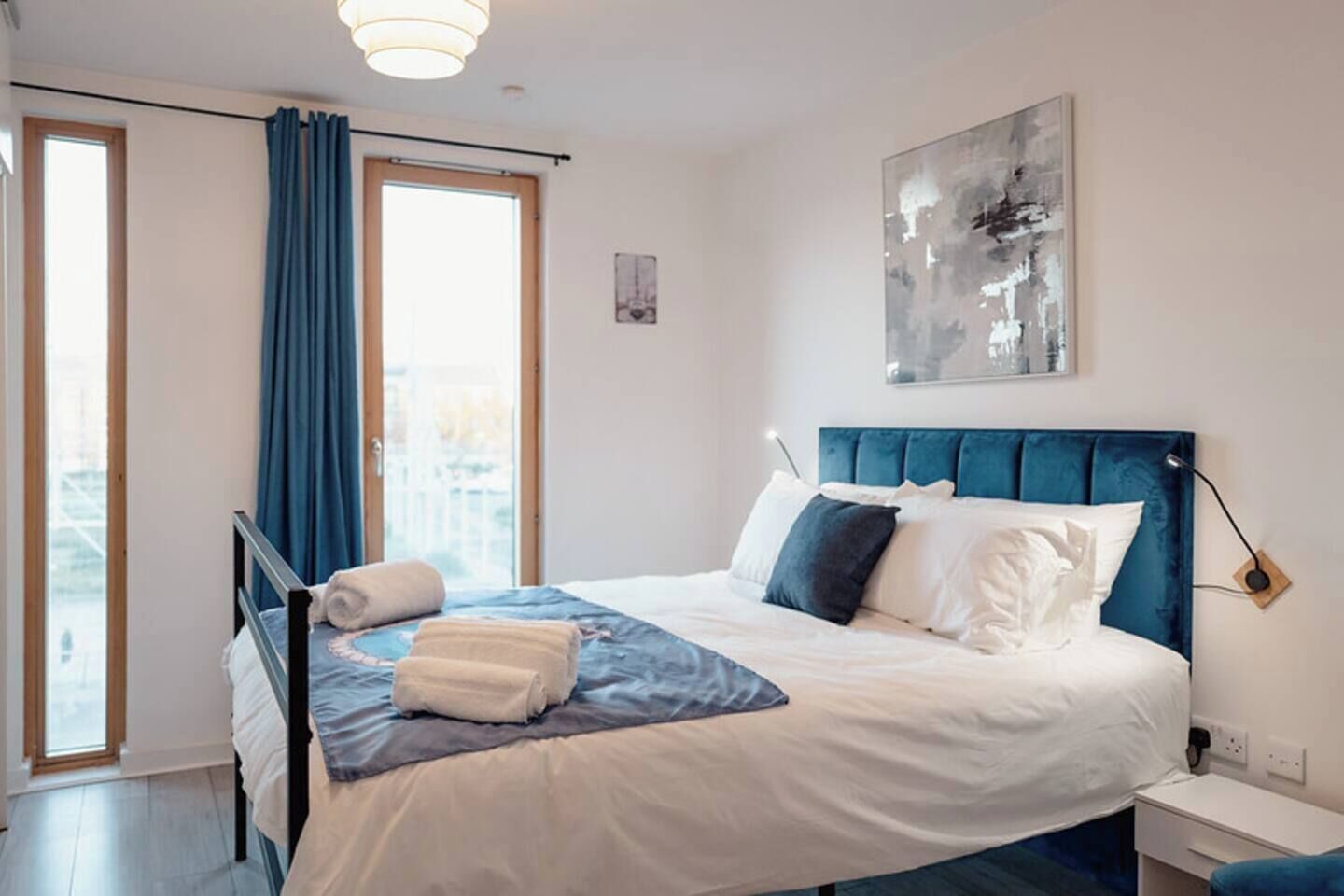 Bureau, fer et planche à repasser, Wi-Fi, draps fournis