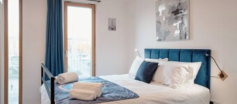 The Captain`s Quarters - 2 bed 2 bath, water views