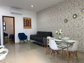 Dining - Apartment Steps from the Beach and Golden Zone (Mazatlán)