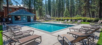 Serene 2BR 2 BR Deck Hot Tub and Pool Access