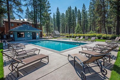 Serene 2BR 2 BR Deck Hot Tub and Pool Access