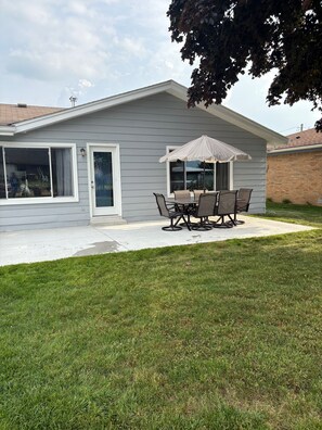 Outdoor dining - Fisherman's Delight (clay township)