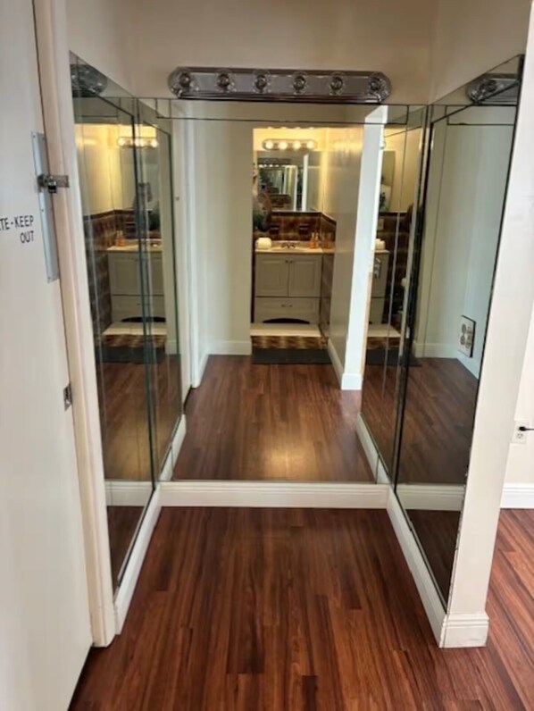 Interior - Newly Updated Spacious Miami Studio Suite! (Coral Gables)