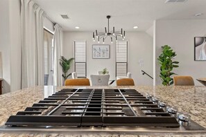 Interior - 3 Bed, 3.5 Bath Townhome in Eado w/ Surround Sound, Smart TVs & Free WiFi (Houston)