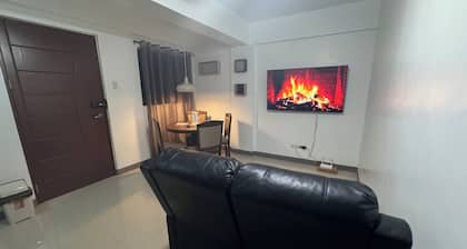 Cozy Clean Space with Balcony - Near Entrance
