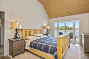 5 bedrooms, WiFi, bed sheets - Richard's Island Pointe au Baril, in the sought after outer islands (Pointe au Baril)