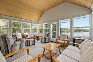 Living area - Richard's Island Pointe au Baril, in the sought after outer islands (Pointe au Baril)
