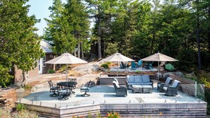 Outdoor dining - Richard's Island Pointe au Baril, in the sought after outer islands (Pointe au Baril)