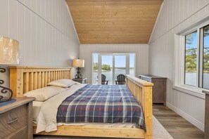 5 bedrooms, WiFi, bed sheets - Richard's Island Pointe au Baril, in the sought after outer islands (Pointe au Baril)