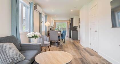 1758 Rue Balmoral Modern & Spacious Retreat
