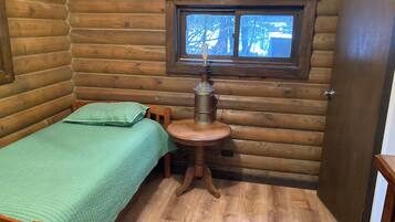 Basic Single Room | Laptop workspace, free WiFi, bed sheets