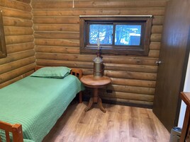Espacio para trabajar con laptop, wifi gratis y ropa de cama 