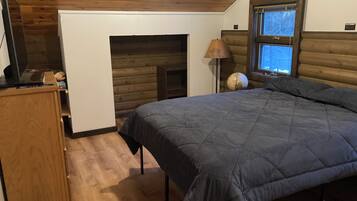 Deluxe Double Room, Garden View | Laptop workspace, free WiFi, bed sheets
