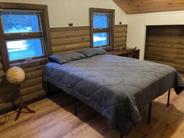 Quarto casal luxo, vista para o jardim | Espaço de trabalho para notebook, Wi-Fi de cortesia, roupa de cama