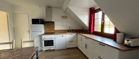 Réfrigérateur, micro-ondes, four, lave-vaisselle