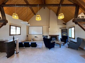 Lobby - Gite sleeps 18 (Noyers-sur-Cher)