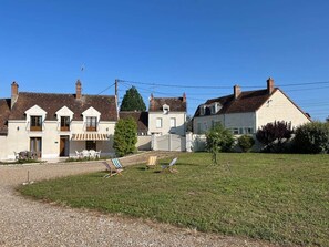 Exterior - Gite sleeps 18 (Noyers-sur-Cher)