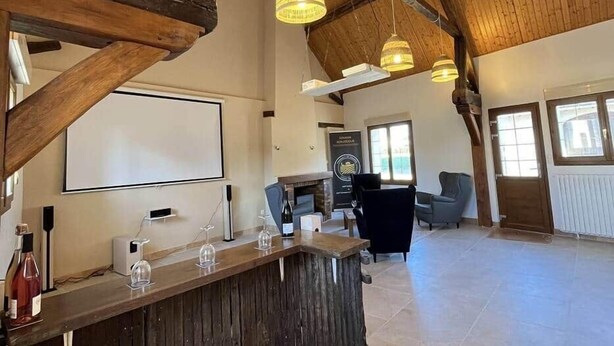 Unclassified image, 1 of 45, button - Gite sleeps 18 (Noyers-sur-Cher)