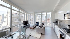 Coffee/tea maker, fridge, microwave, oven - 1BR Condo at Solari with Rooftop Garden (New York)
